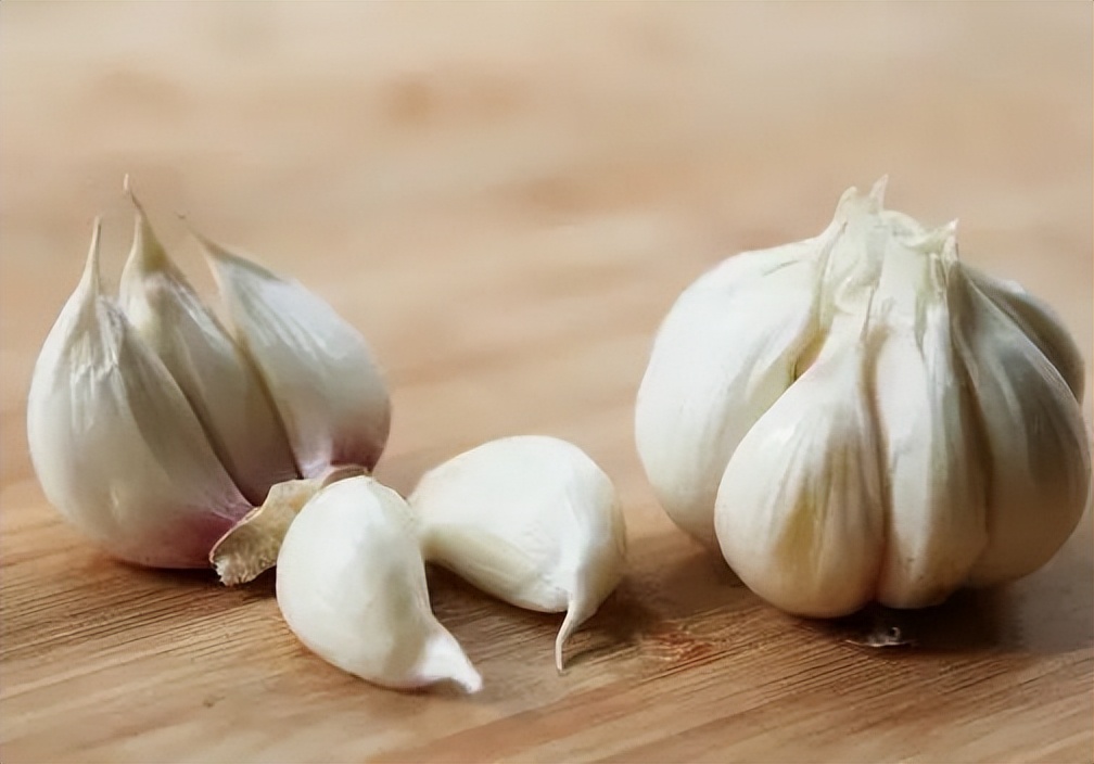 剥完蒜手辣怎么办,剥蒜伤指甲小妙招