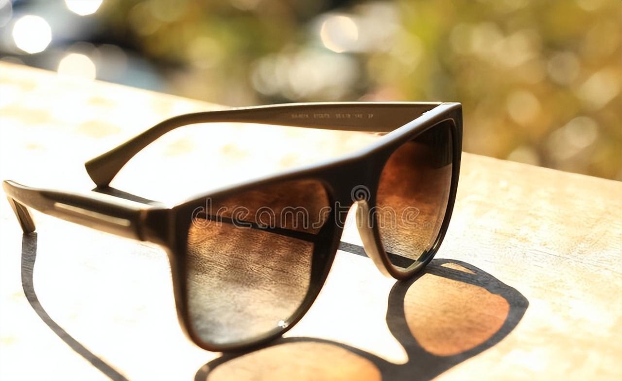 眼镜镜片有划痕了可以打磨吗,眼镜镜片有刮痕什么办法可以修复