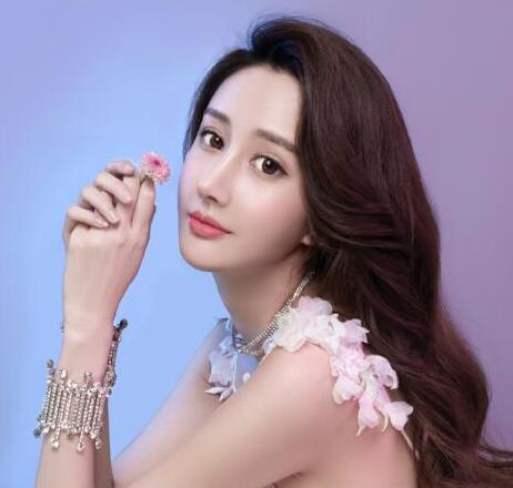 北京联合大学“校花”走红，曾向明星姜潮“示好”，颜值演技逆天