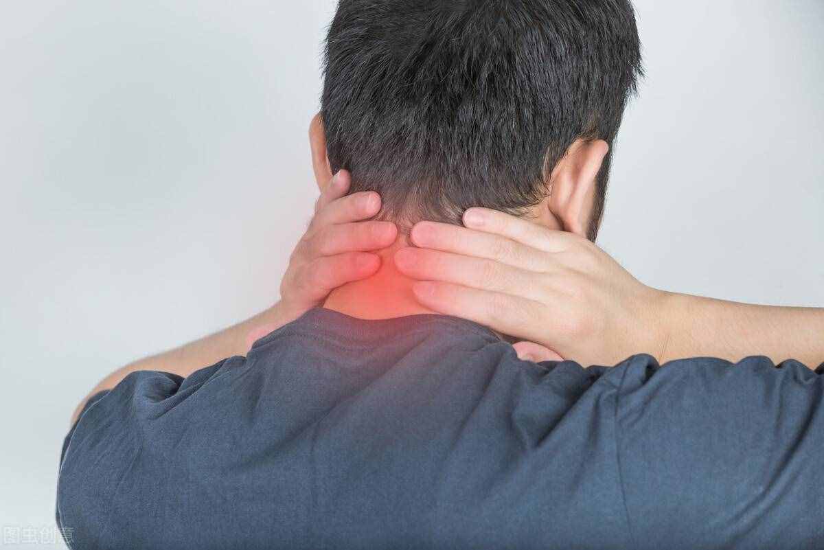 右肩胛骨痛了二个月了会是肺癌吗,肺癌微创手术五个多月了右肩疼