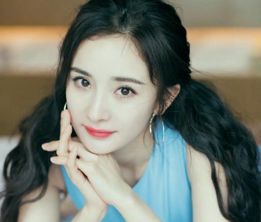 赵丽颖喝水事件恰似管中窥豹，映射多少女性“难以启齿”的秘密