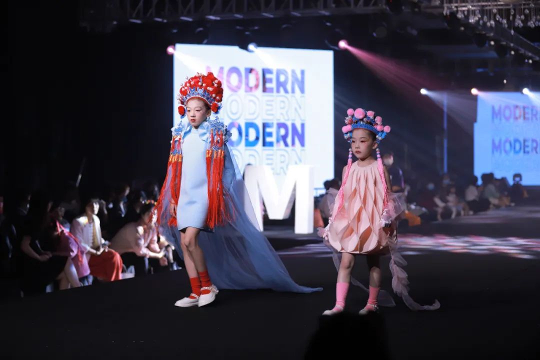 2021年国际模特时装秀,时装周2019少儿模特大赛