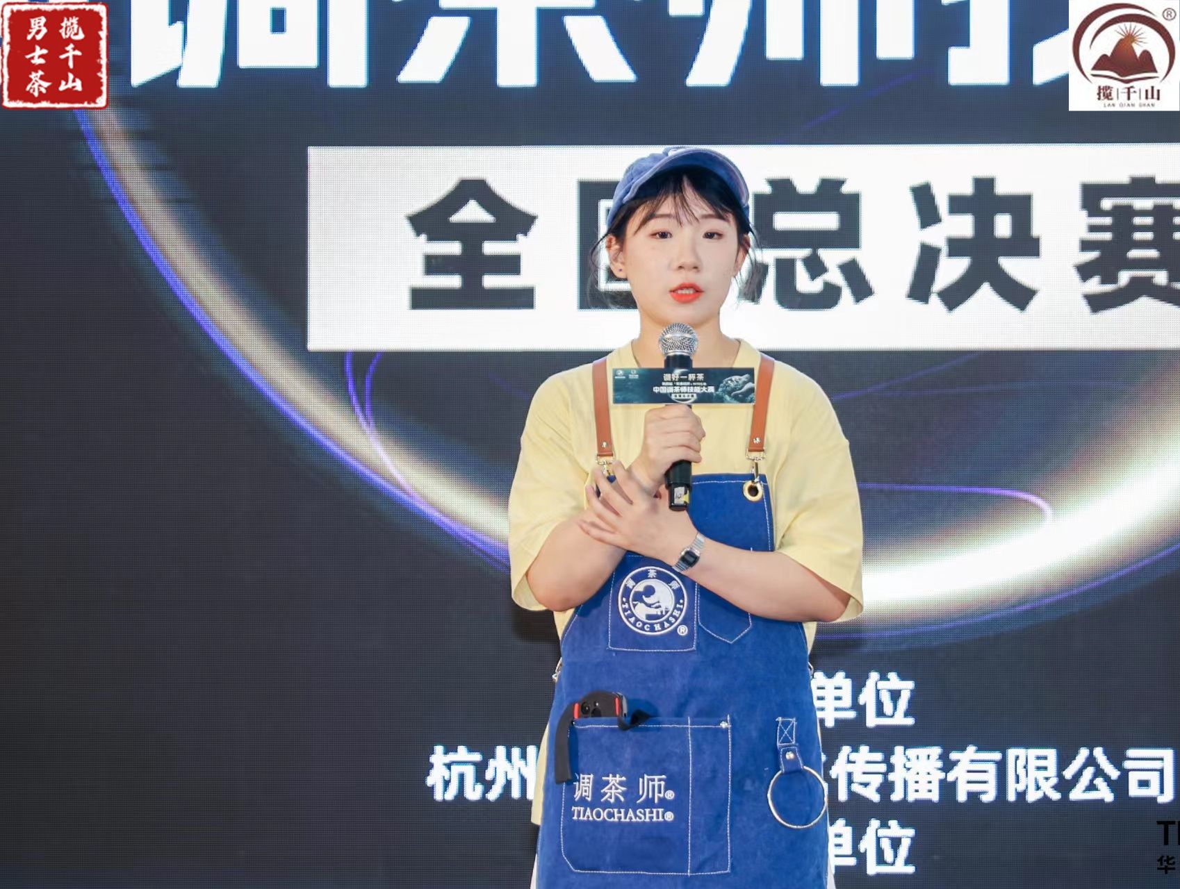 沏茶过程和品茶内容,茶艺师沏茶品茶