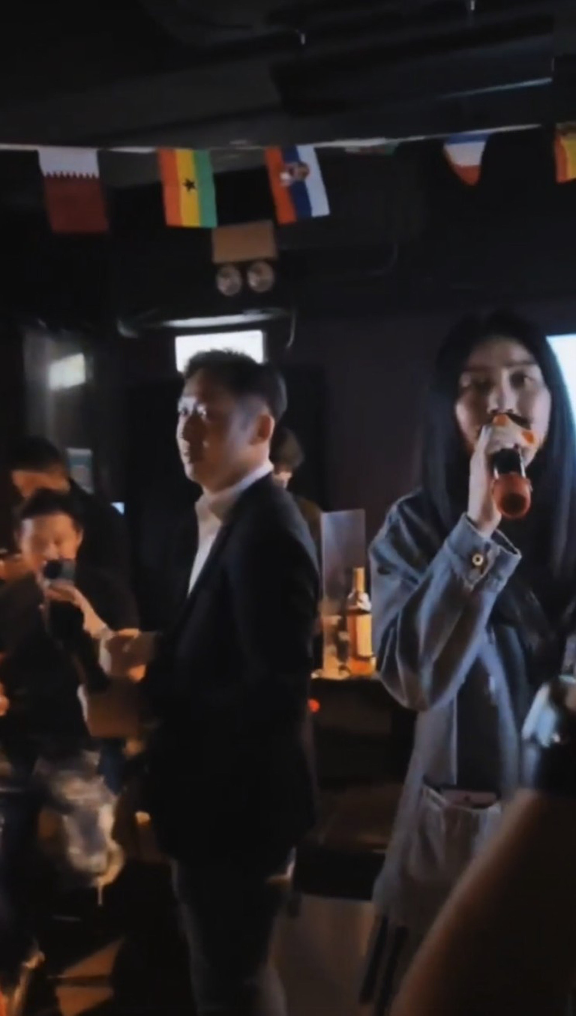 陈慧琳颜值身材依旧同30岁模样,50岁陈慧琳开演唱会