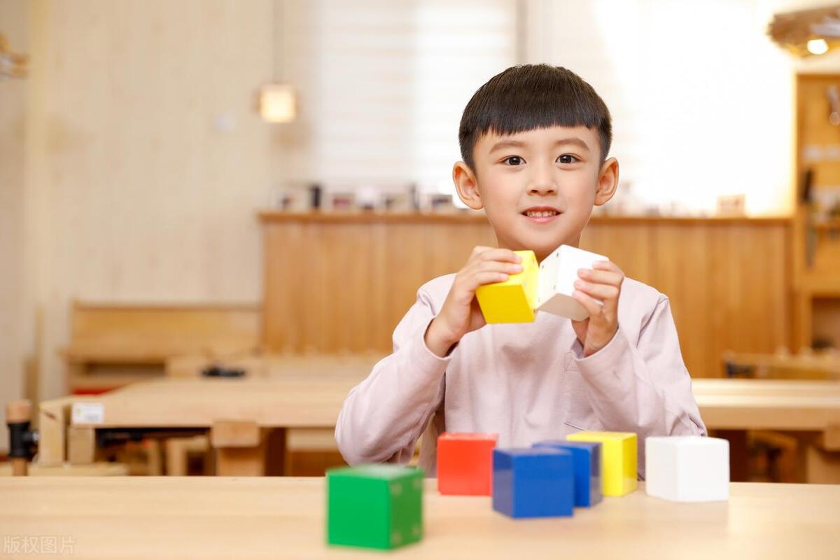 摸奶这个行为我们该如何制止？如果不改会不会演变以后猥琐的行为