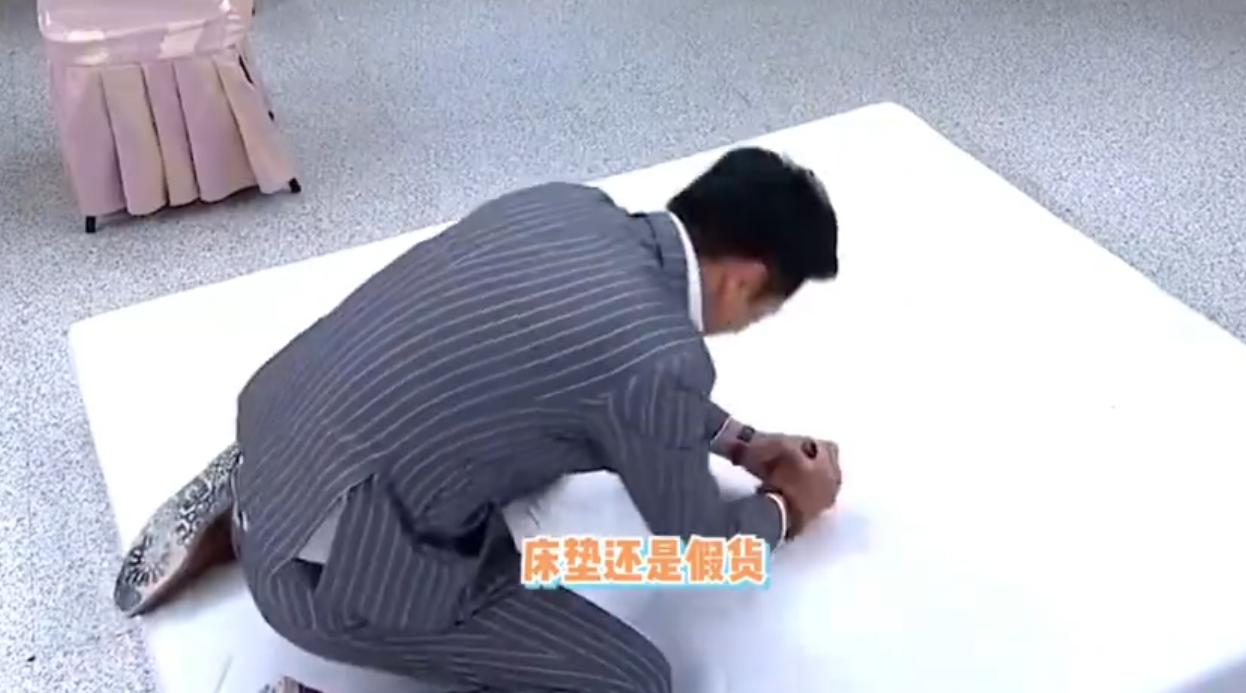 大s上节目哭的那段,大s爬上楼梯