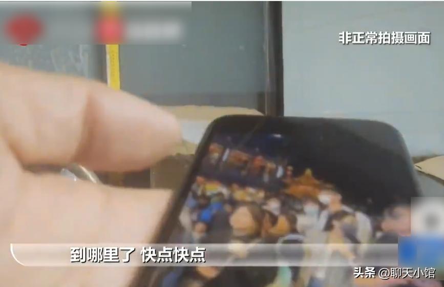 记者暗访奶茶里的真相,曝光竹筒奶茶反复使用