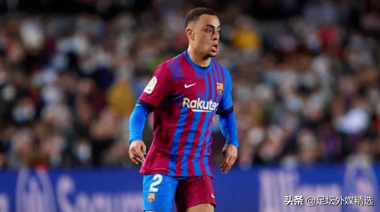 国际足坛转会市场最新动态：特里皮尔、奥巴梅杨、马夏尔、德斯特