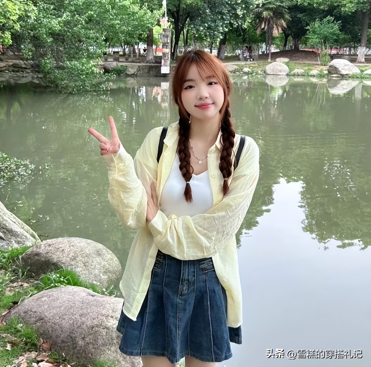 蓝色防晒衫搭配蓝色牛仔短裙,牛仔半身短裙蓝色防晒衫