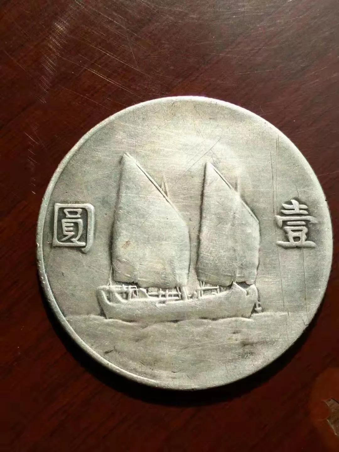 爷爷奶奶给的银元,挖出去世的爷爷藏的银元