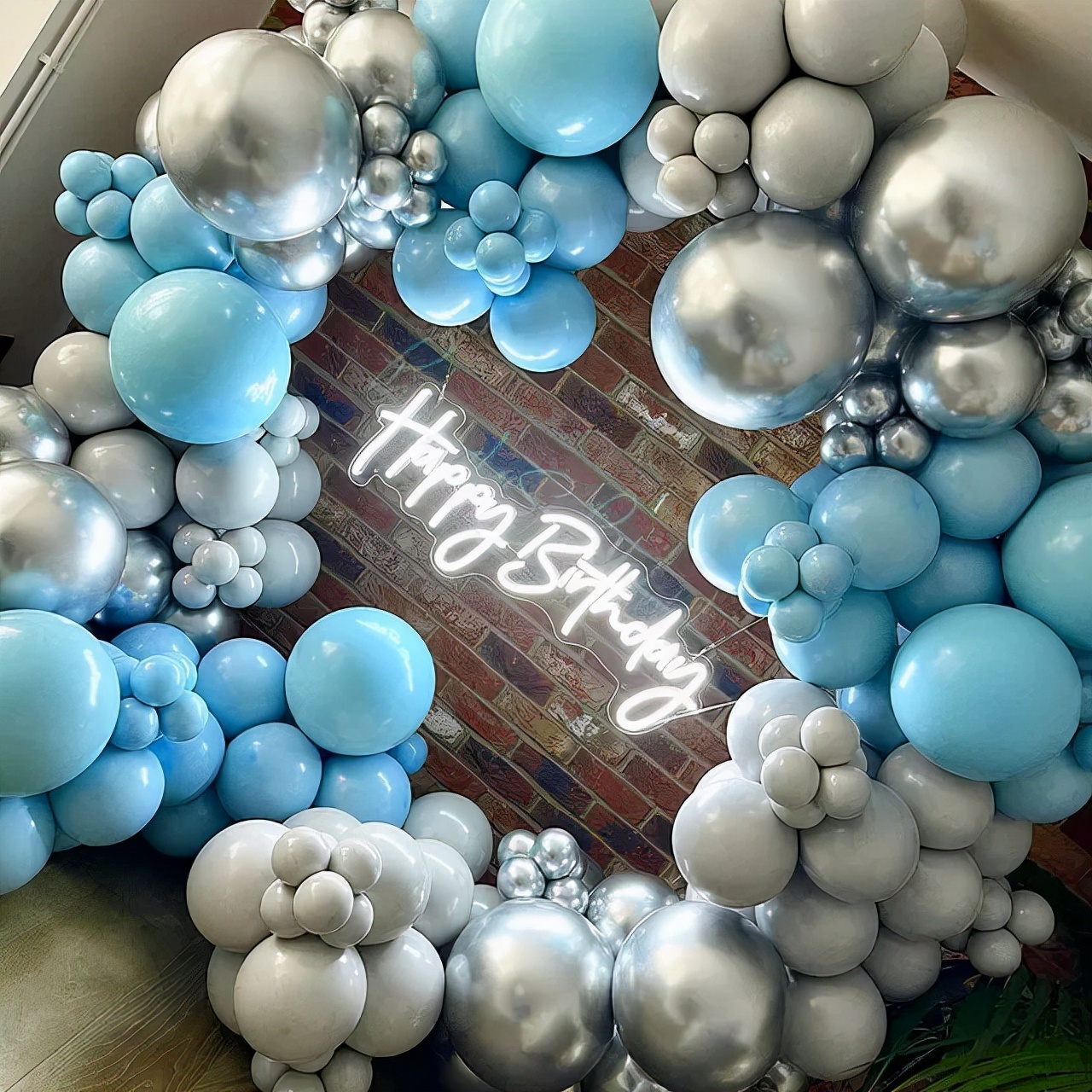 生日蛋糕流行装饰,生日蛋糕装饰多但不幼稚