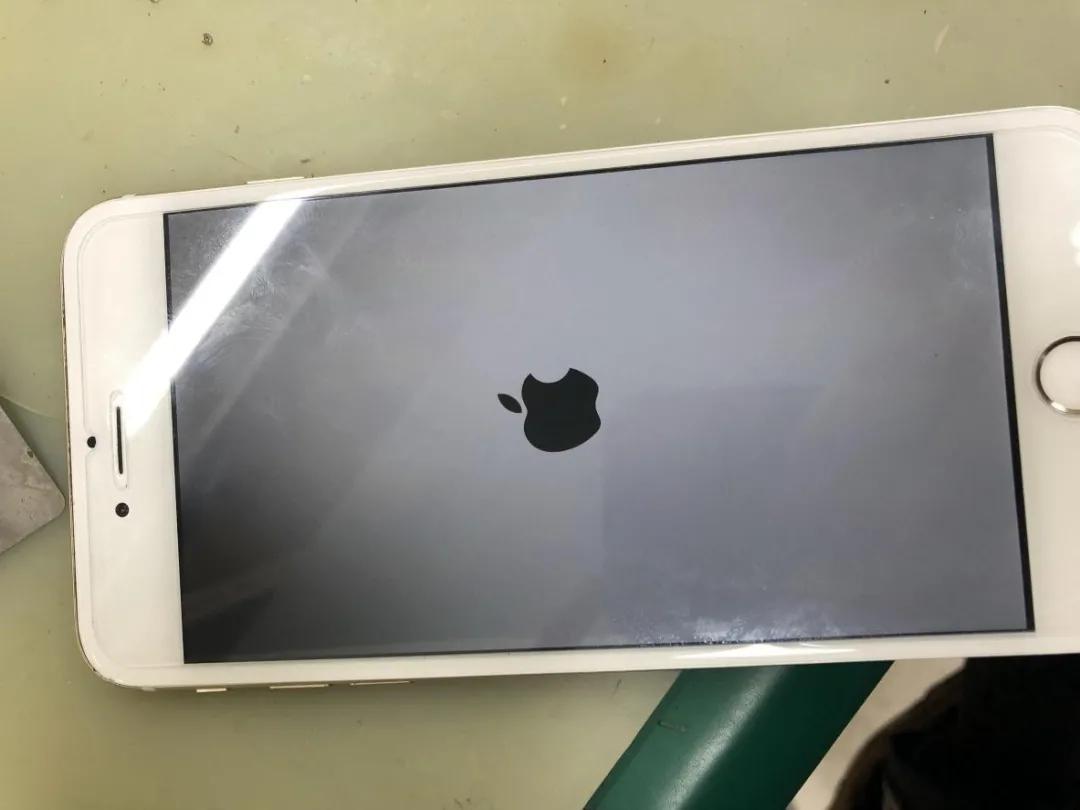 iPhone13陷“粉屏门”,苹果13pro翻车几率大吗