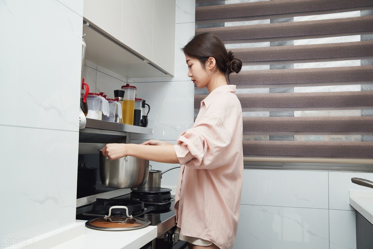 故事：千里之外的女儿，手上莫名的伤痕，让她看出了端倪