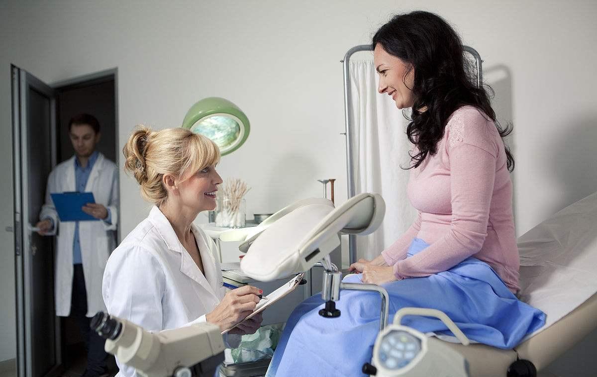 女人下身长痘痘是什么病怎么治,女性下部长了痘是什么原因