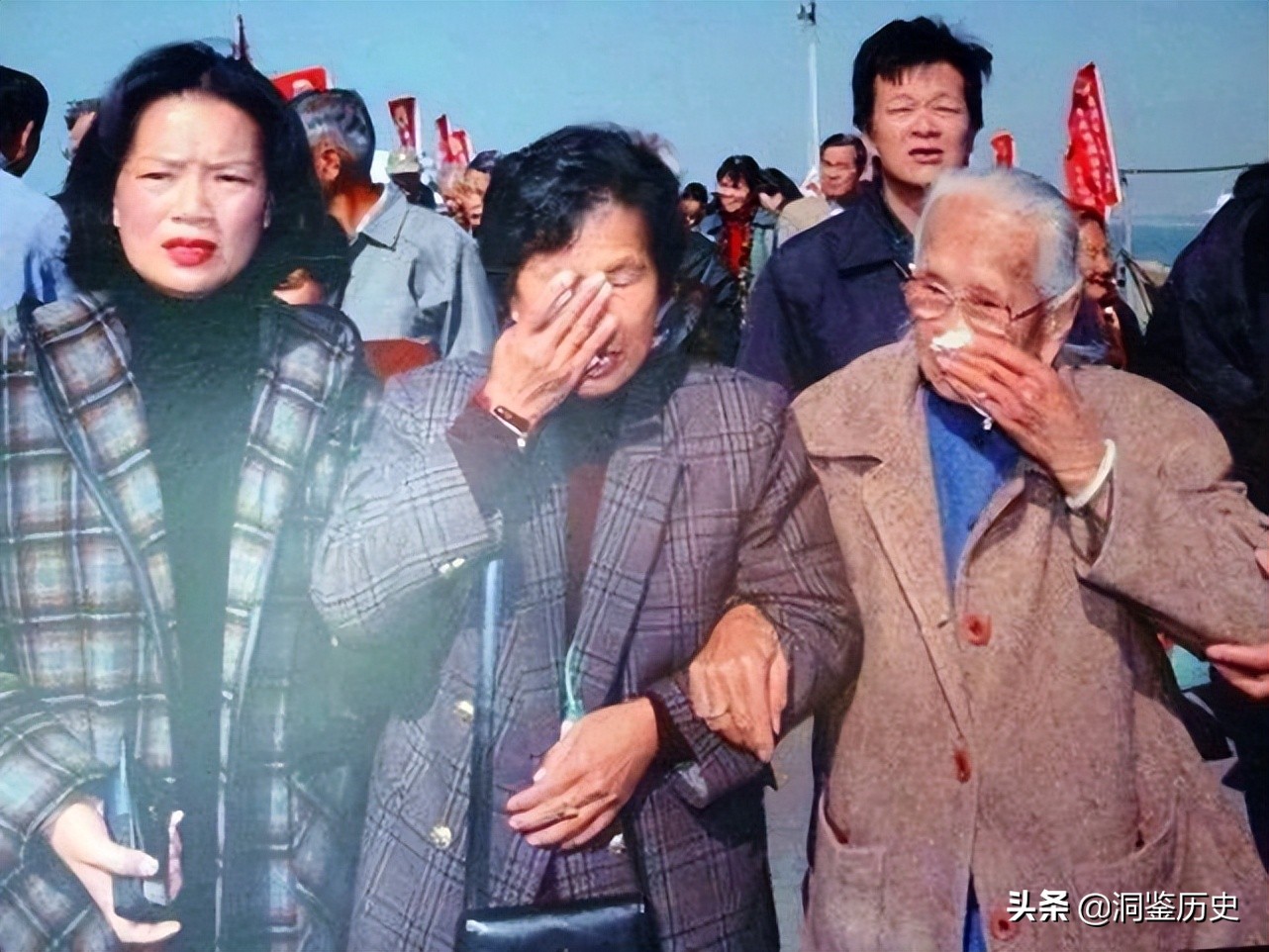 七旬老兵病死台湾，妻子回大陆寻亲，40岁儿子冷漠回拒：我不缺娘