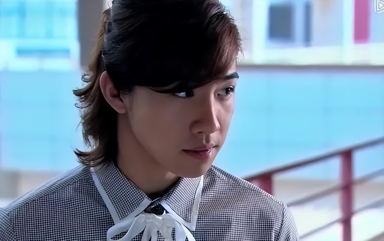 周杰伦美特斯邦威冲锋衣,美特斯邦威为啥不用周杰伦