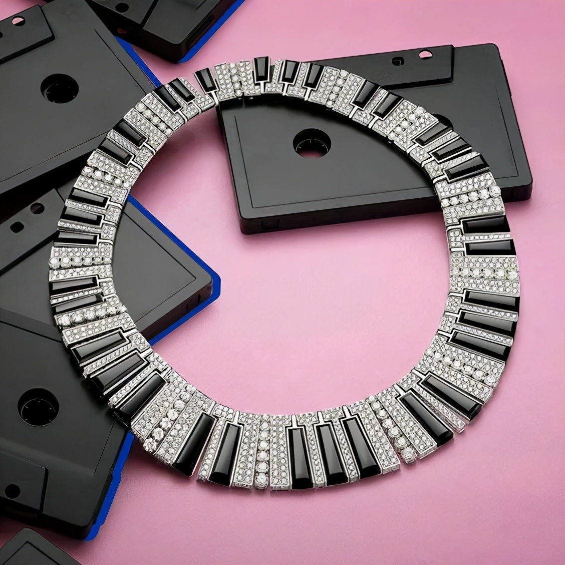 lady gaga和黑寡妇 (gaga今年格莱美礼服)