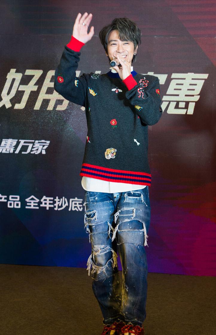 因一句“*鱼岛钓**是中国的”，惨遭封杀多年，如今复出变得光彩亮人