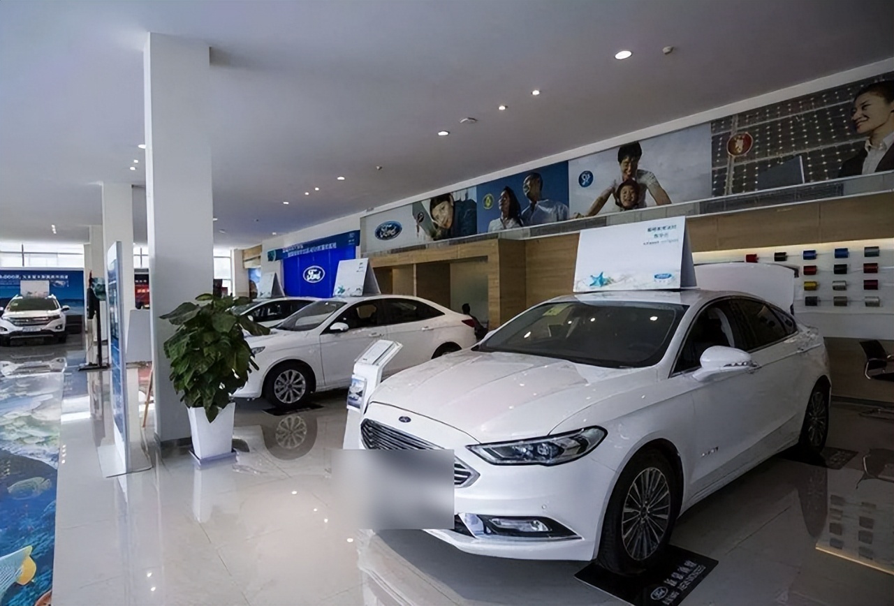 男子全款买车却被女销售无理刁难,男子全款买车车行却说未收到分文