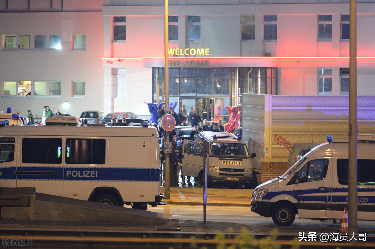 船员航行至德国，原本去逛街，误打误撞去了德国*灯区红**，险遭驱赶