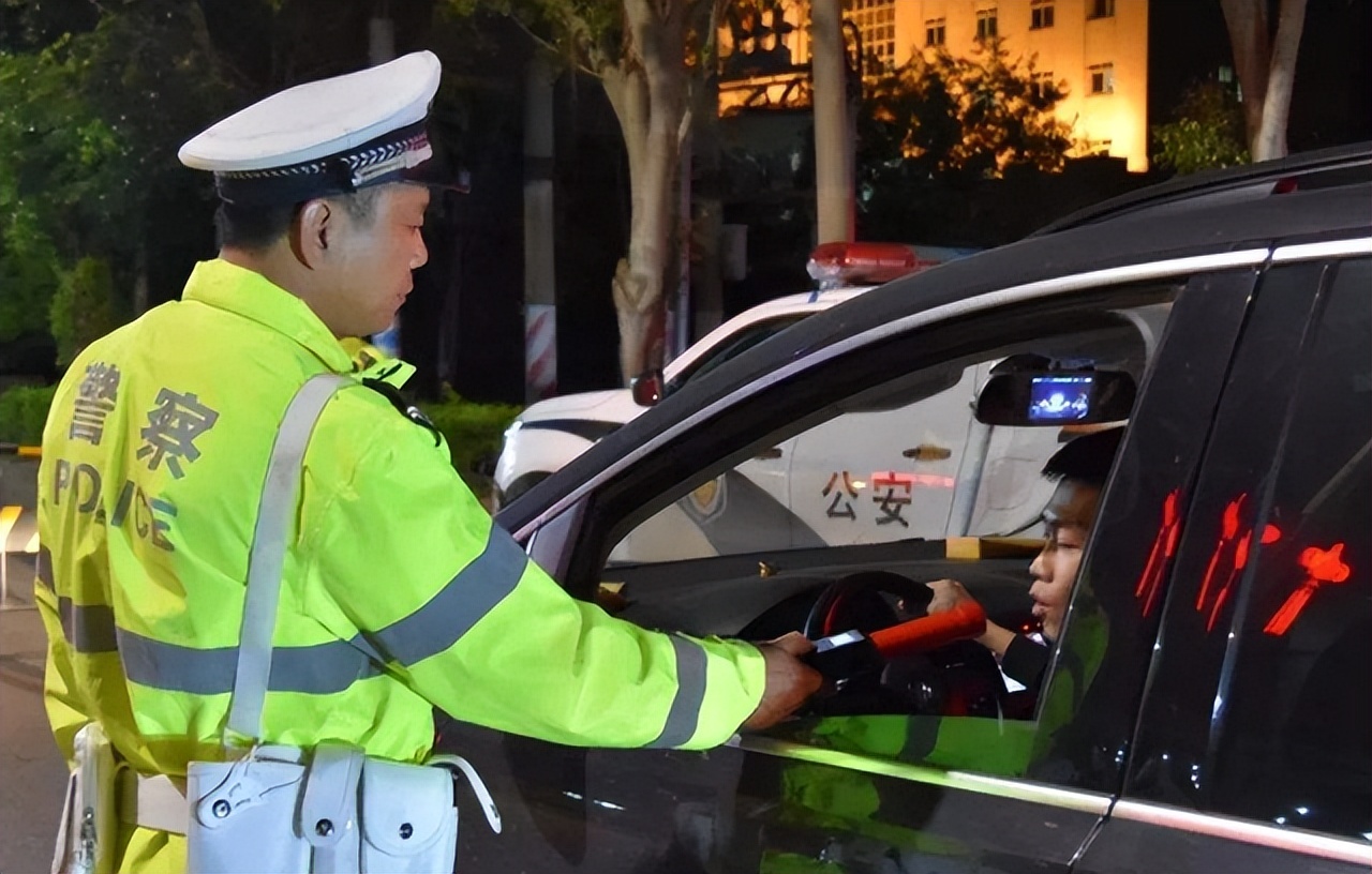 醉酒在车里休息也算酒驾,酒后车内休息被判酒驾起诉交警