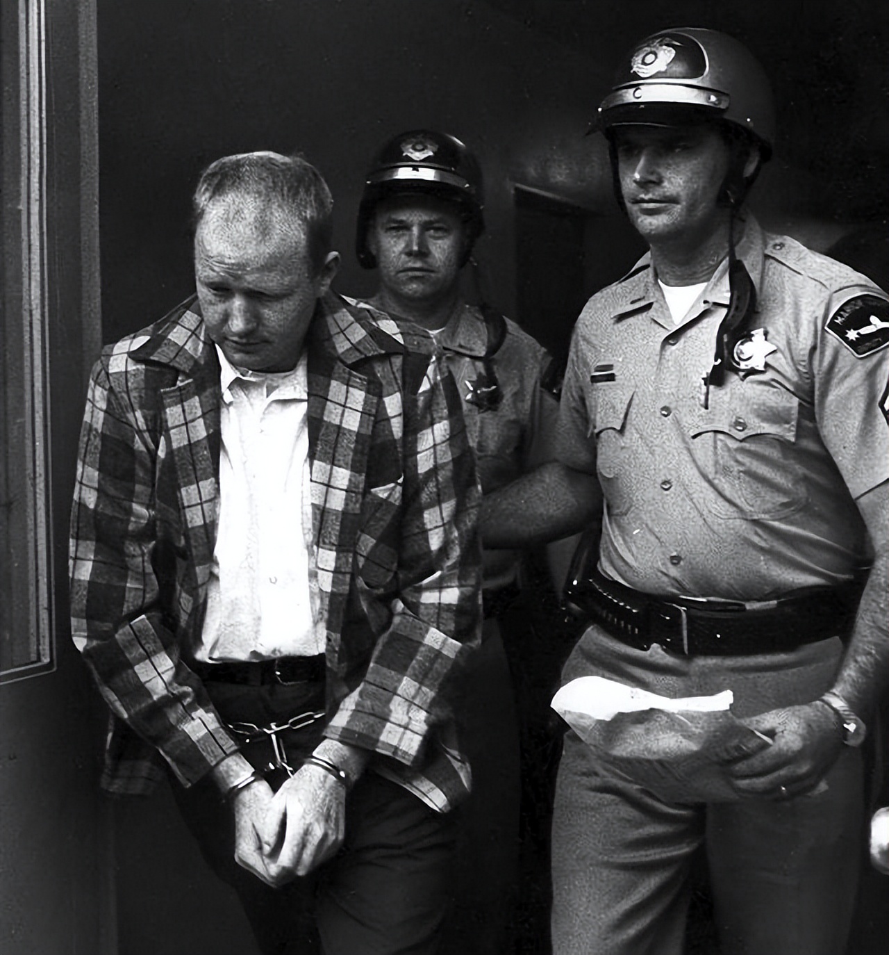 美国变态收藏家杰罗姆,割下女人的乳房收藏,甚至还引以为豪