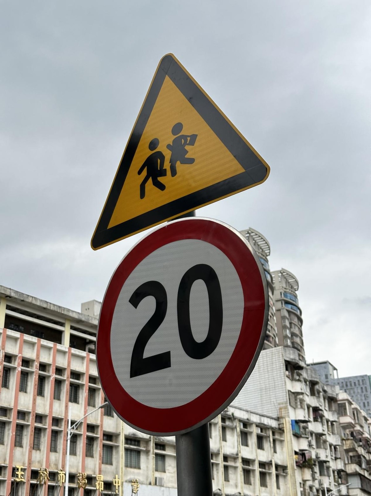 一加ace2对比iphone14promax,一加ace2pro和苹果14promax拍照