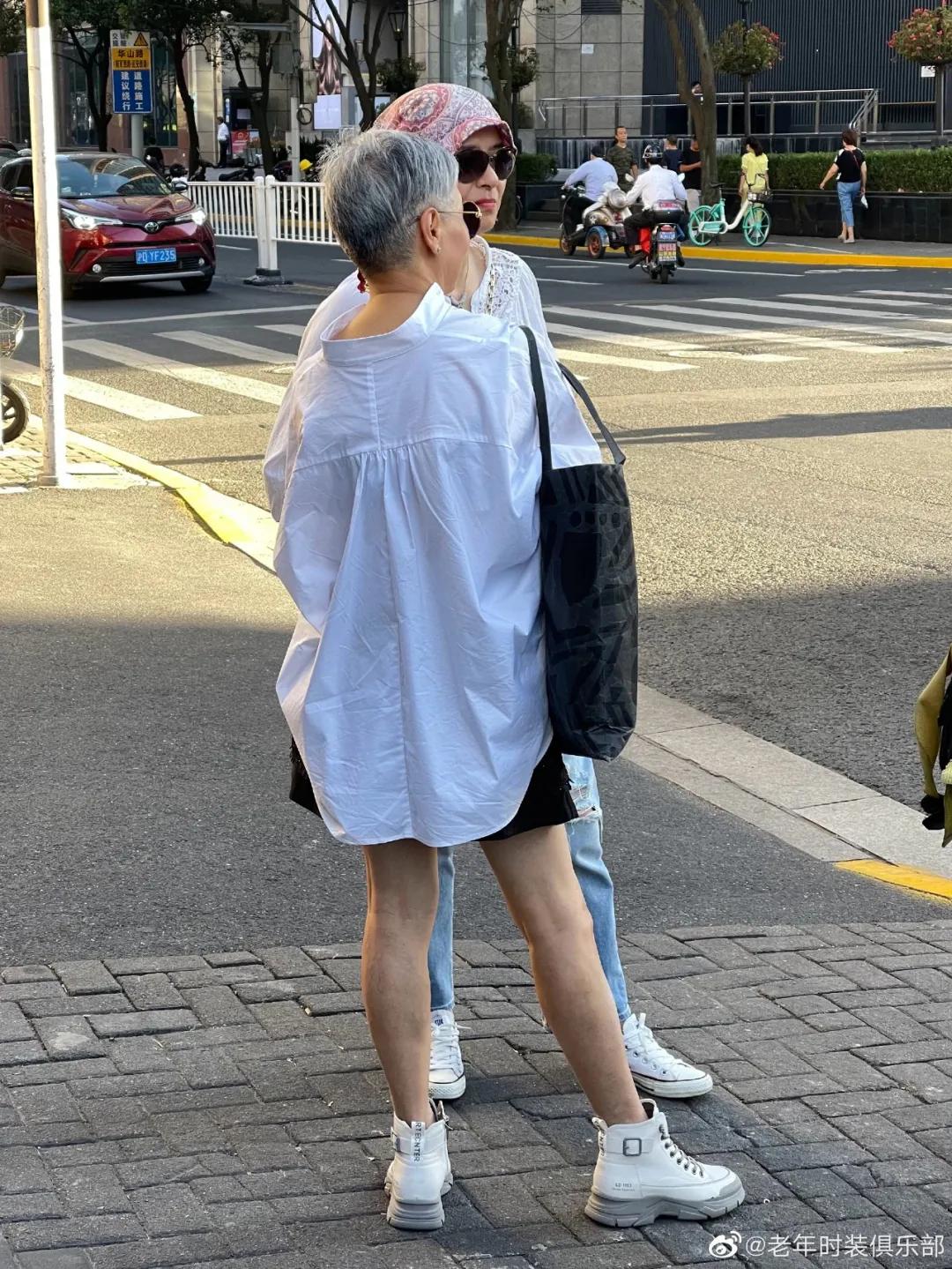 抖音里不敢点赞的女明星,上海最显年轻的网红