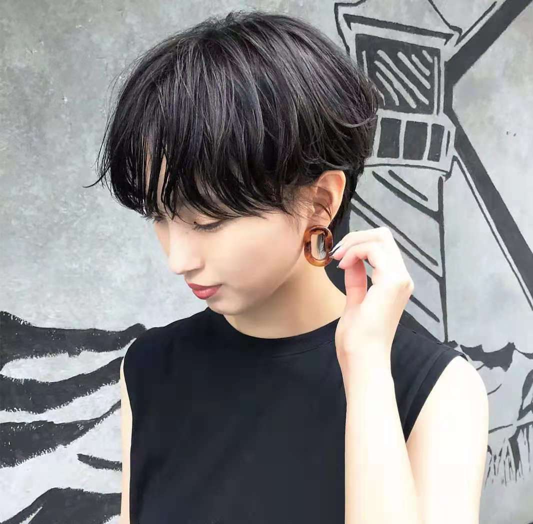不烫清爽短发,不挑脸型的修颜短发显脸小免打理