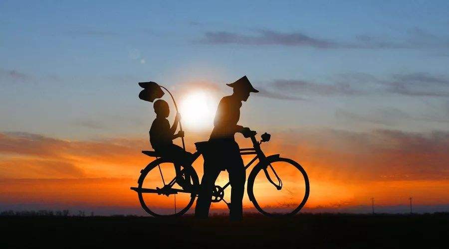 乡土父亲的散文,乡村散文父亲