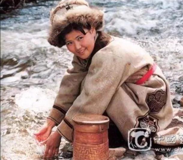 五十六个民族的风俗和服饰,五十六个民族代表服饰图片