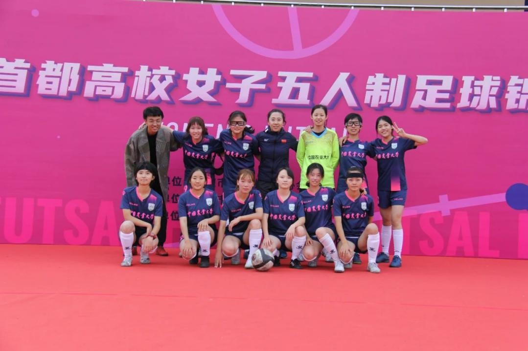 她曾是中国女排传奇队长,中国女足队史最年轻队长