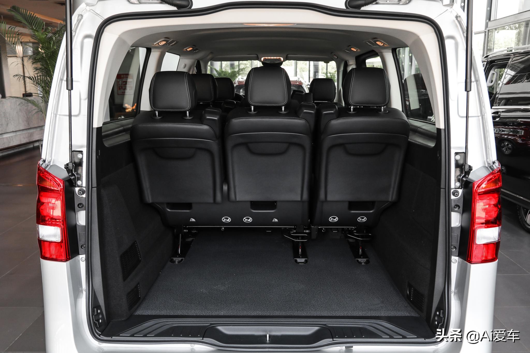 最便宜的奔驰自动挡二手车,2023款奔驰威霆7座原车内饰啥样的