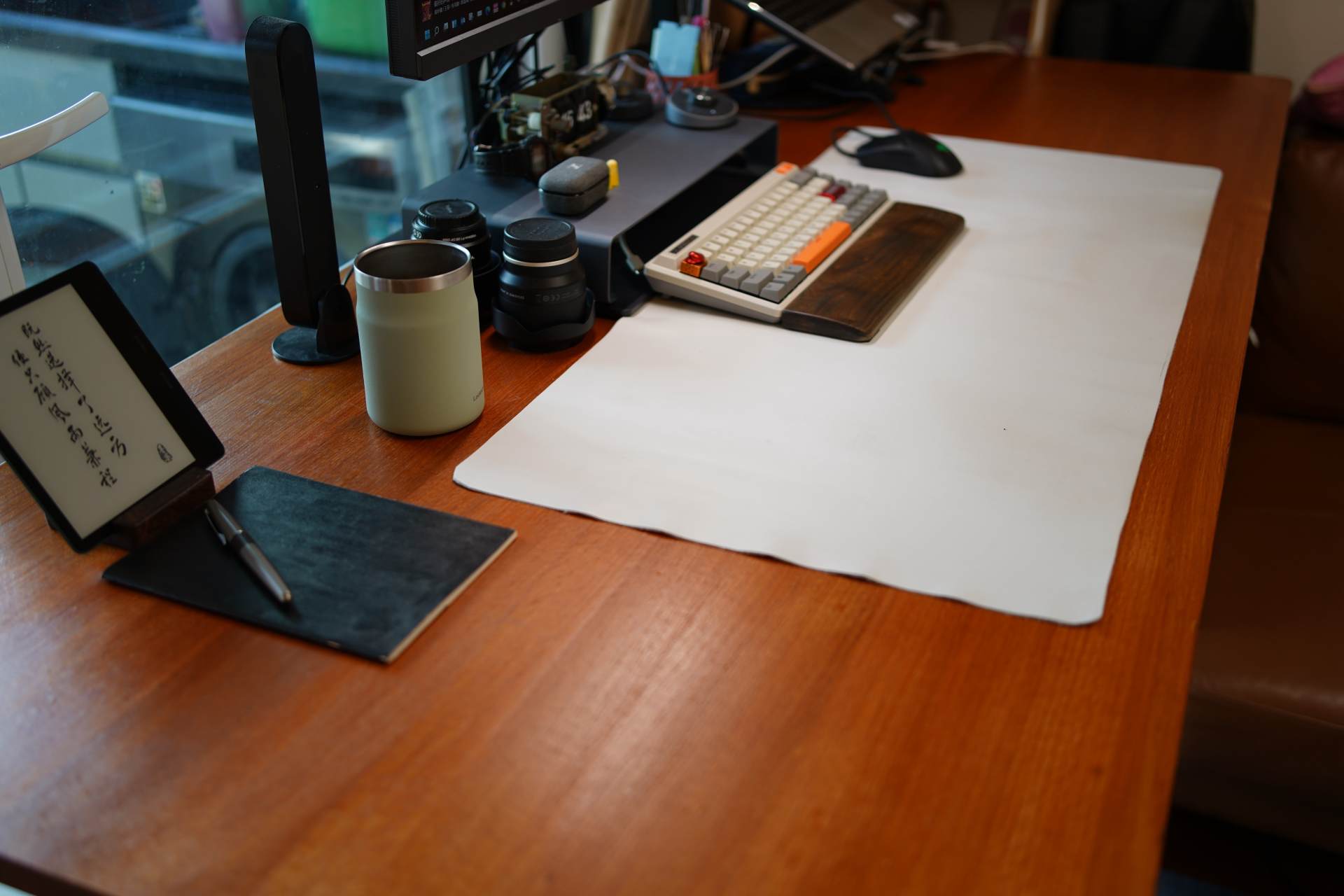 男人谁不喜欢一张大大的书桌,智芯1.8M实木升降桌那是真的爱