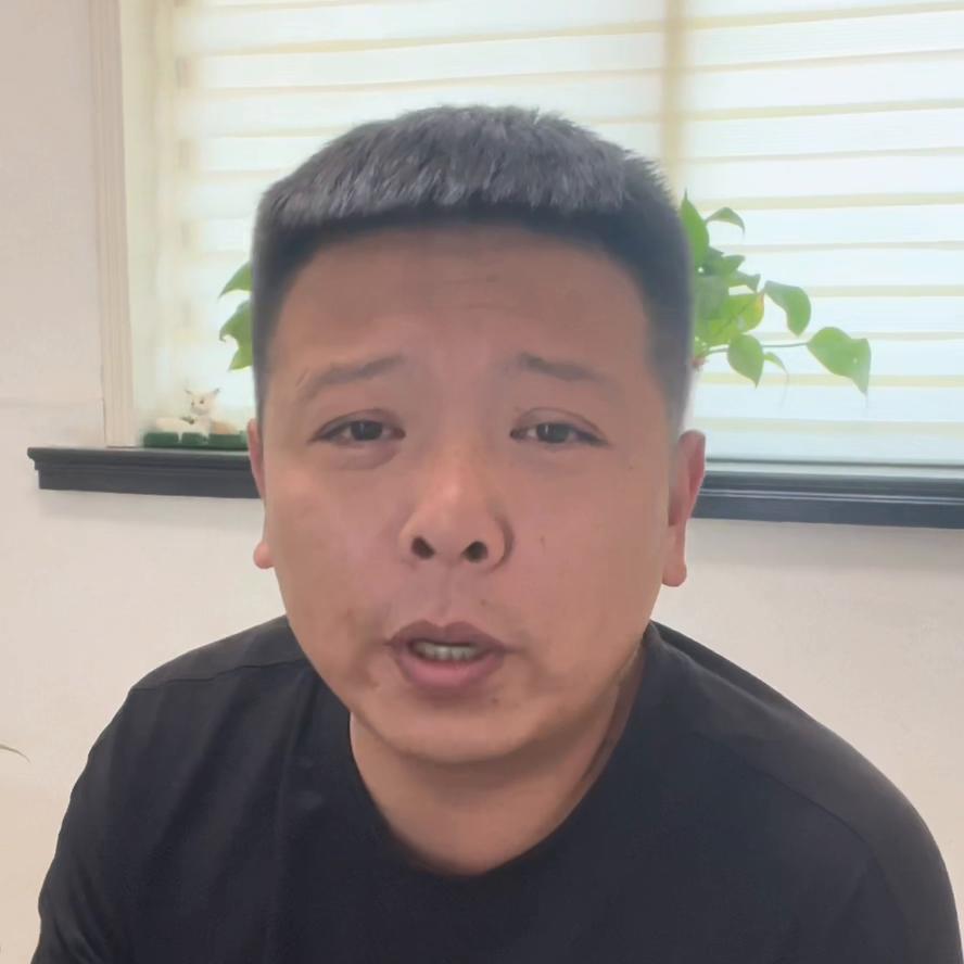 钓鱼是一项有益身心健康的运动,钓鱼是一项很艰辛又快乐的运动