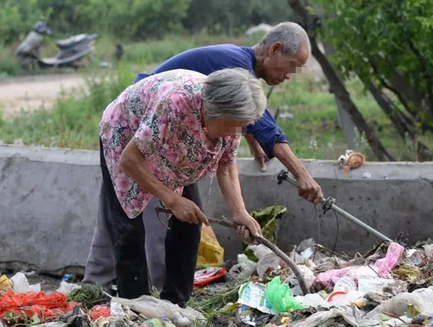 16年，老板骗打渔工进玉米地，倒扣他150元工资，最后员工被判刑