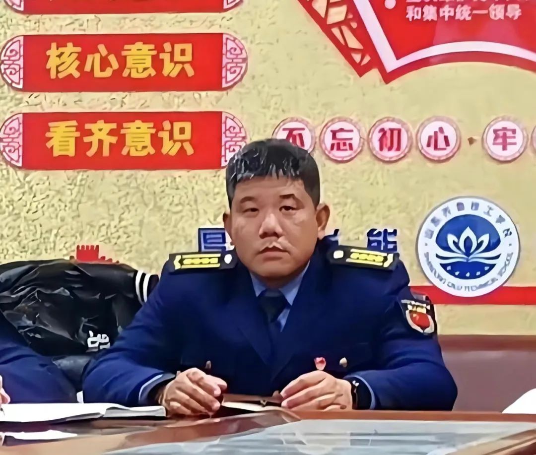 石相击而生灵光水相荡而成涟漪,水相荡而生涟漪石相击而生灵光