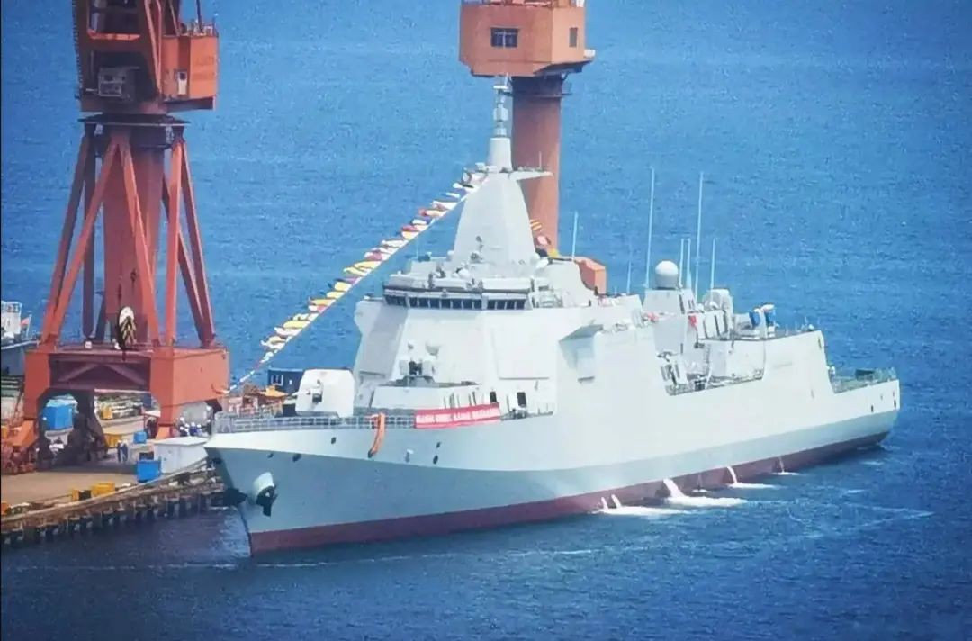 055万吨巡洋舰，15万匹马力澎湃动力，中国海军，终于扬眉吐气