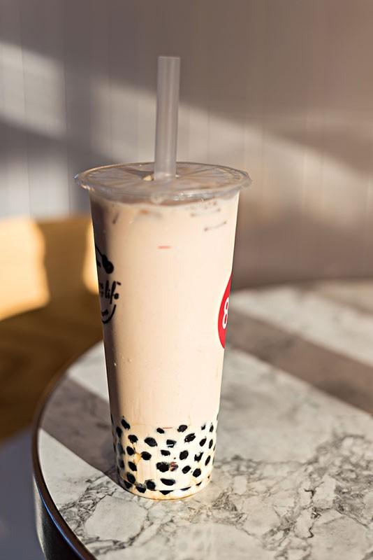 内行评价奶茶行业：合法且暴利，毛利率达到百分之八九十