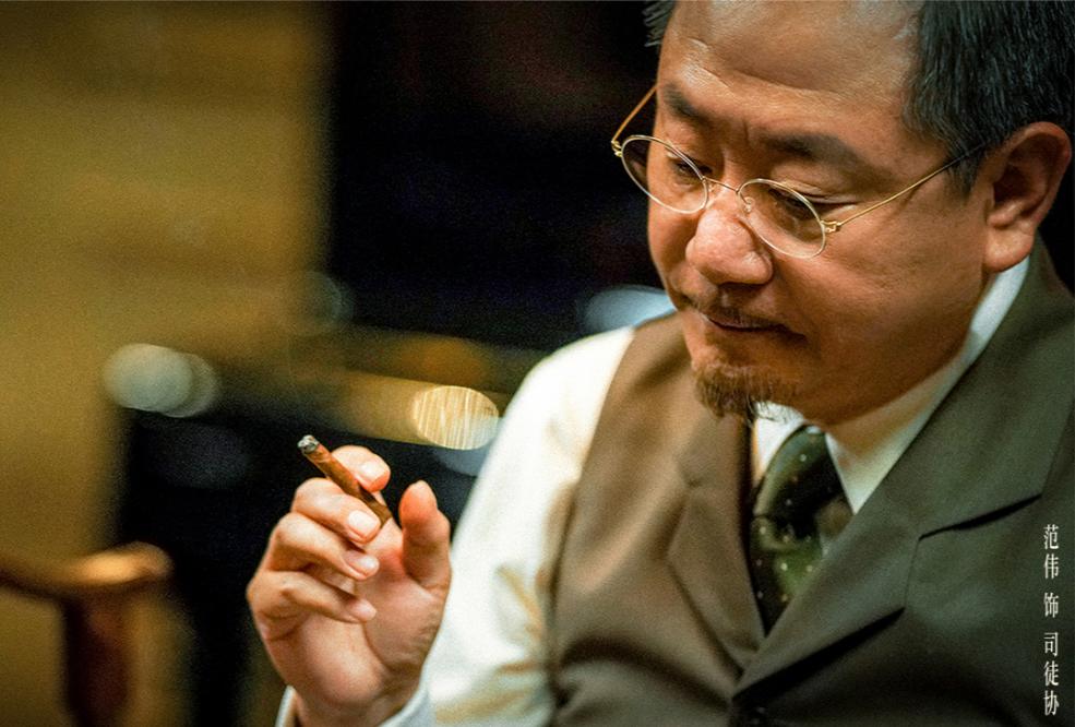 在这个关于欲望与堕落的故事里，可不只有尴尬的身材｜文学与电影