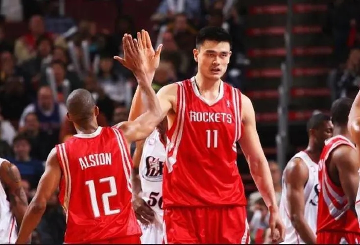 姚明当年为什么拒绝湖人,姚明现在怎么穿耐克了