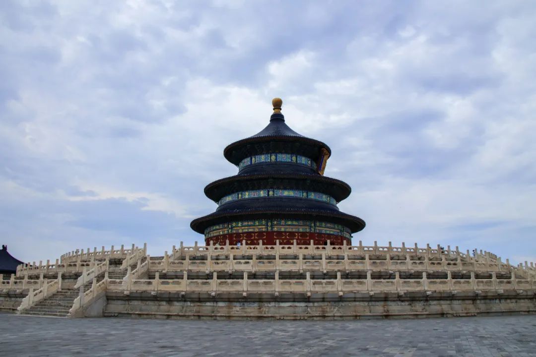 发烧友相机,佳能eosr跟rp哪个好