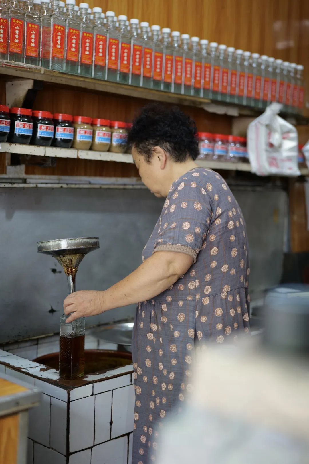 成都人吃火锅用的香油是什么油,成都吃火锅的香油是哪一种种类