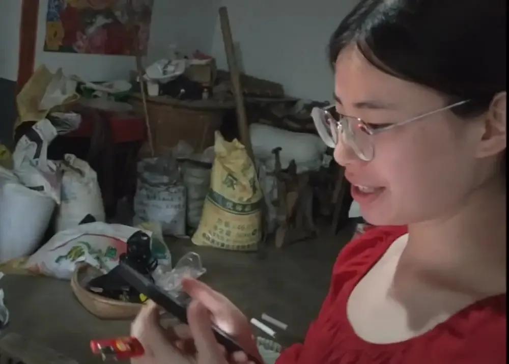 陕西女孩程颖：6岁被拐隐忍9年，找到父母后，将人贩子送入监狱