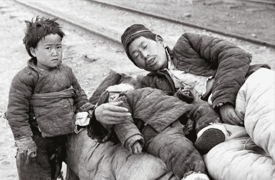 50年代处刑老照片图文,晚清犯人被打板子