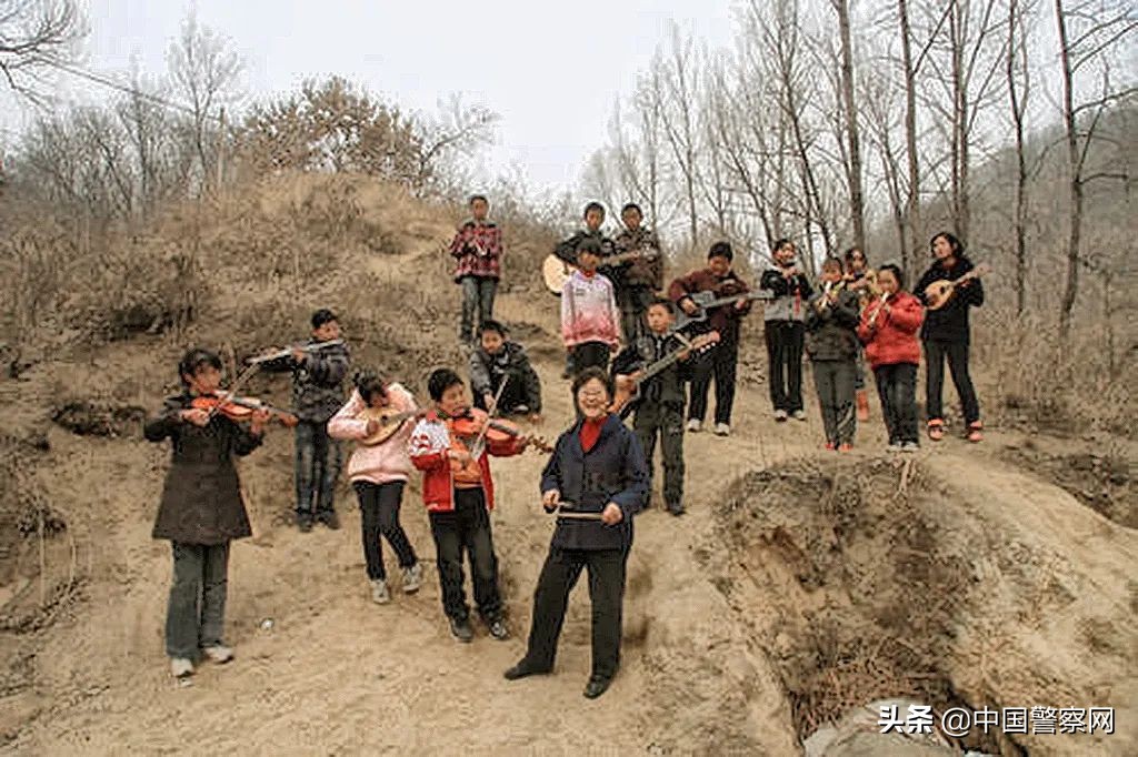 是警察奶奶！把孩子们带上了冬奥开闭幕式舞台
