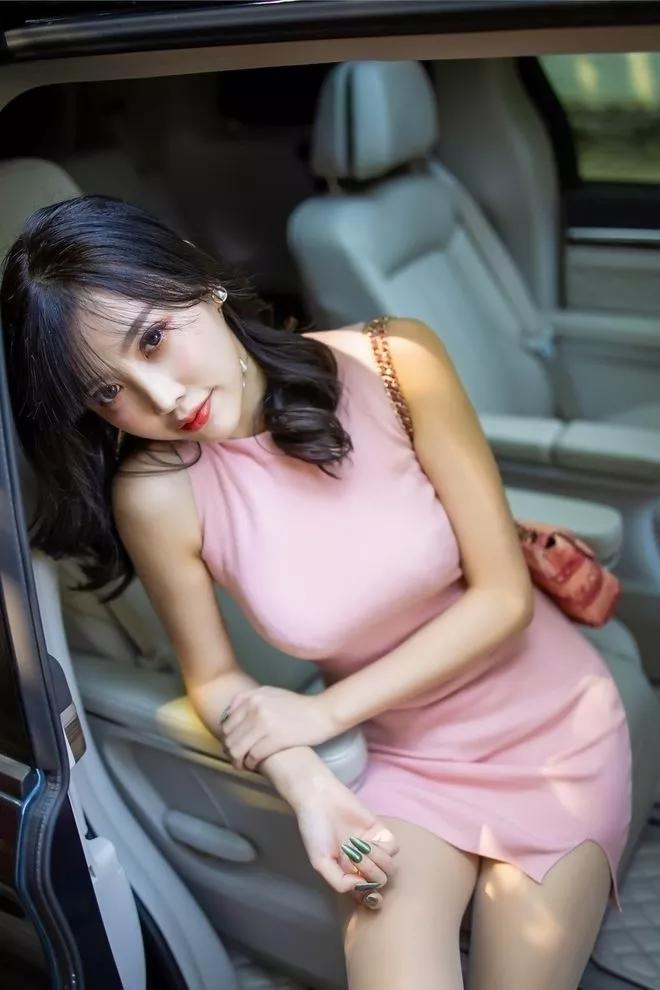 杨晨晨雪脂大长腿美出新高度，这腿得有一米八，张张都是经典