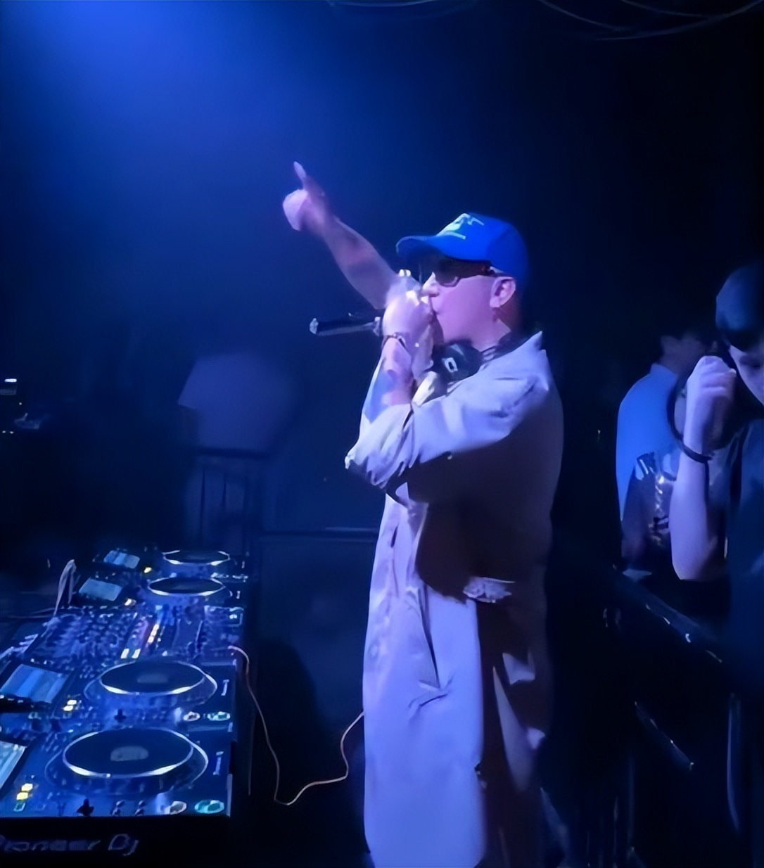 “软饭男”具俊晔离开台北，不好意思赖在汪小菲家，跑法国打工了