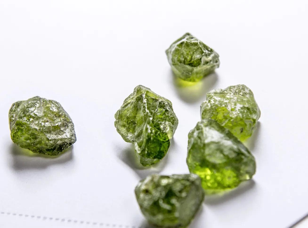 关于世界天然宝石排行榜,天然宝石与人工宝石