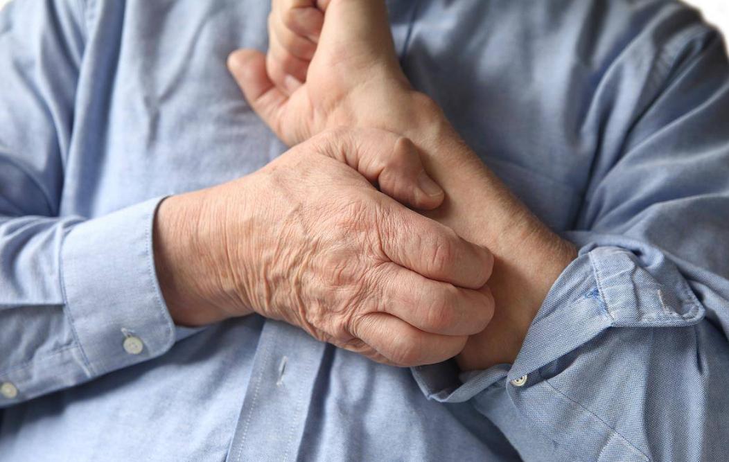 炉甘石洗剂，几块钱一瓶，却能治疗4种常见病，连世卫组织都推荐